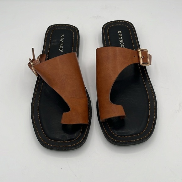 Bamboo Admirable Faux Leather Toe Loop Slide Sandals - Picture 2 of 6